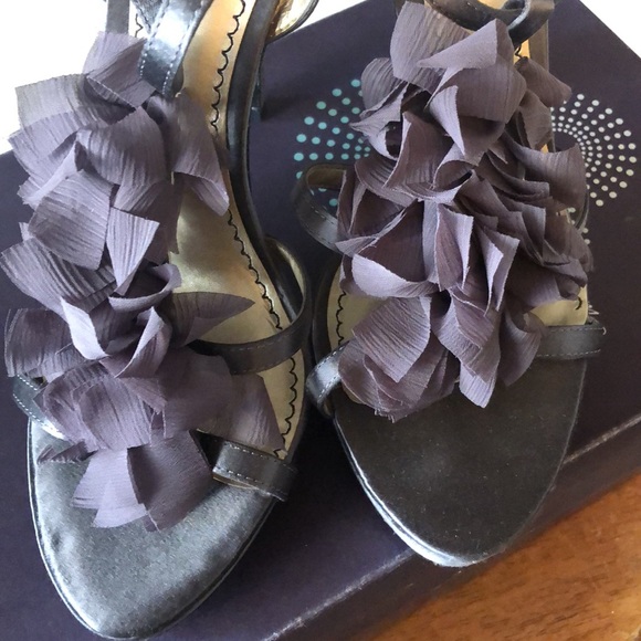 Grey Satin Strapped heel - Picture 2 of 7